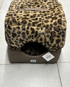 REFUGE BI MATIERE LEOPARD 40*40